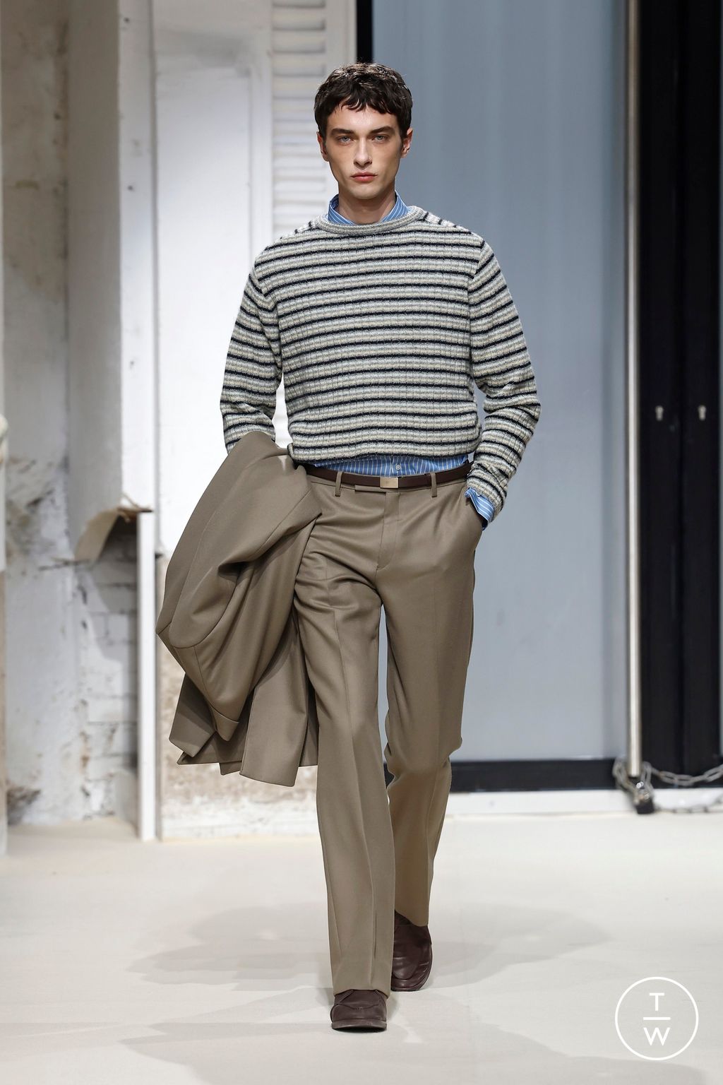 Fashion Week Paris Fall/Winter 2025 look 17 de la collection AURALEE menswear