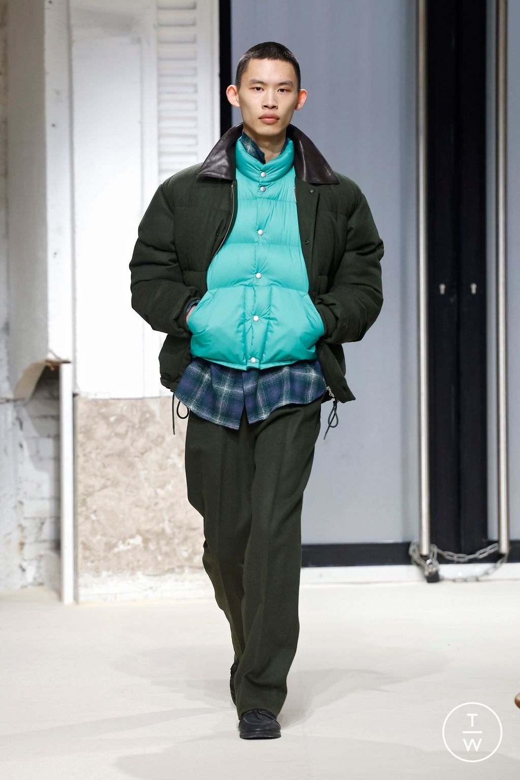 Fashion Week Paris Fall/Winter 2025 look 25 from the AURALEE collection menswear