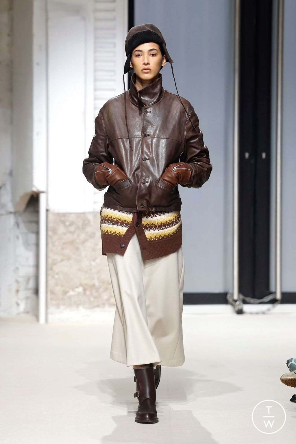 Fashion Week Paris Fall/Winter 2025 look 30 from the AURALEE collection menswear