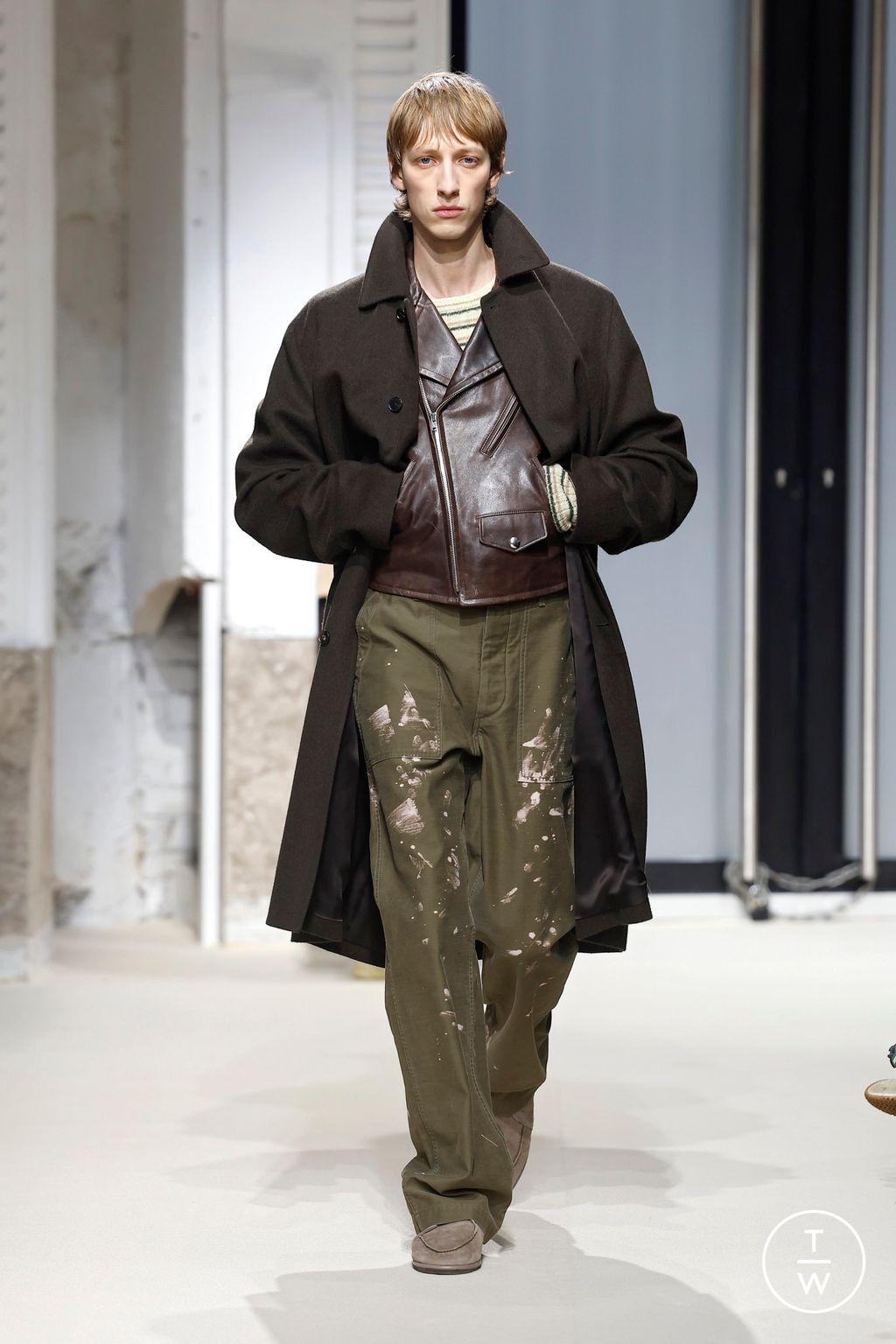 Fashion Week Paris Fall/Winter 2025 look 34 from the AURALEE collection menswear