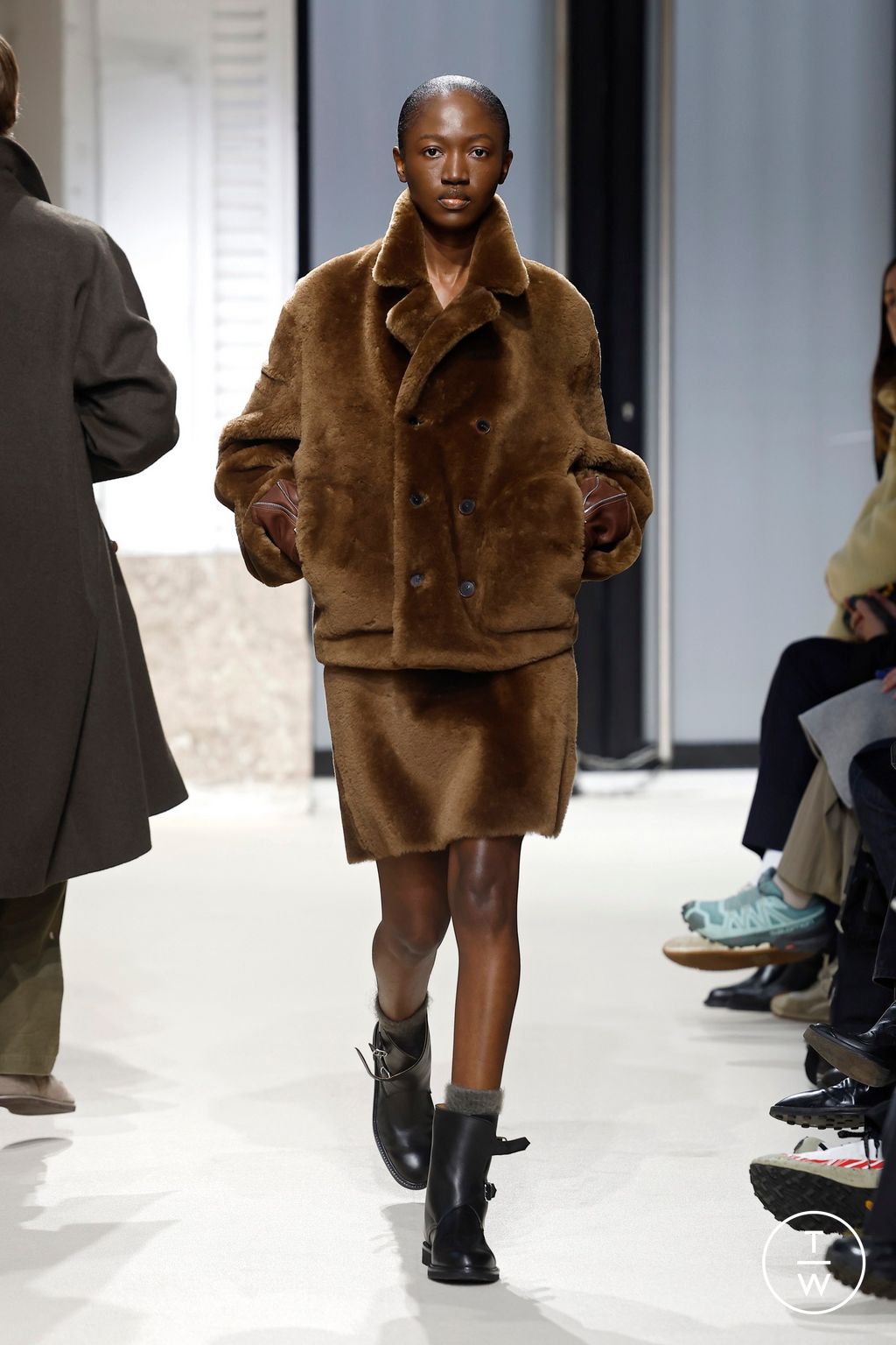 Fashion Week Paris Fall/Winter 2025 look 35 from the AURALEE collection menswear
