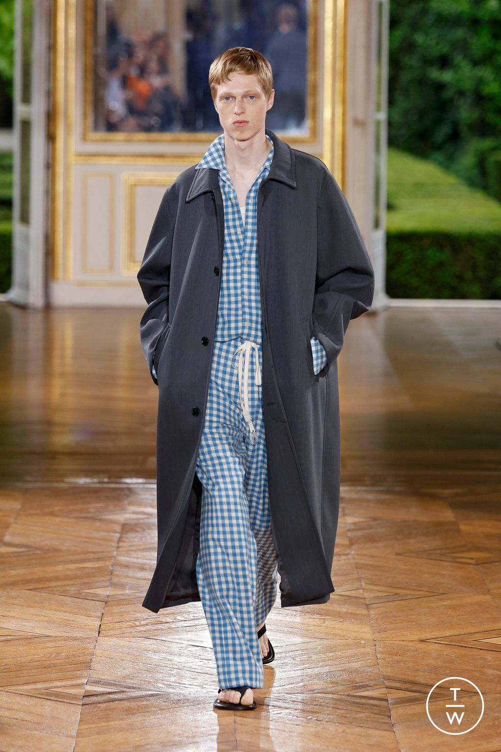 Fashion Week Paris Spring-Summer 2025 look 1 from the AURALEE collection menswear