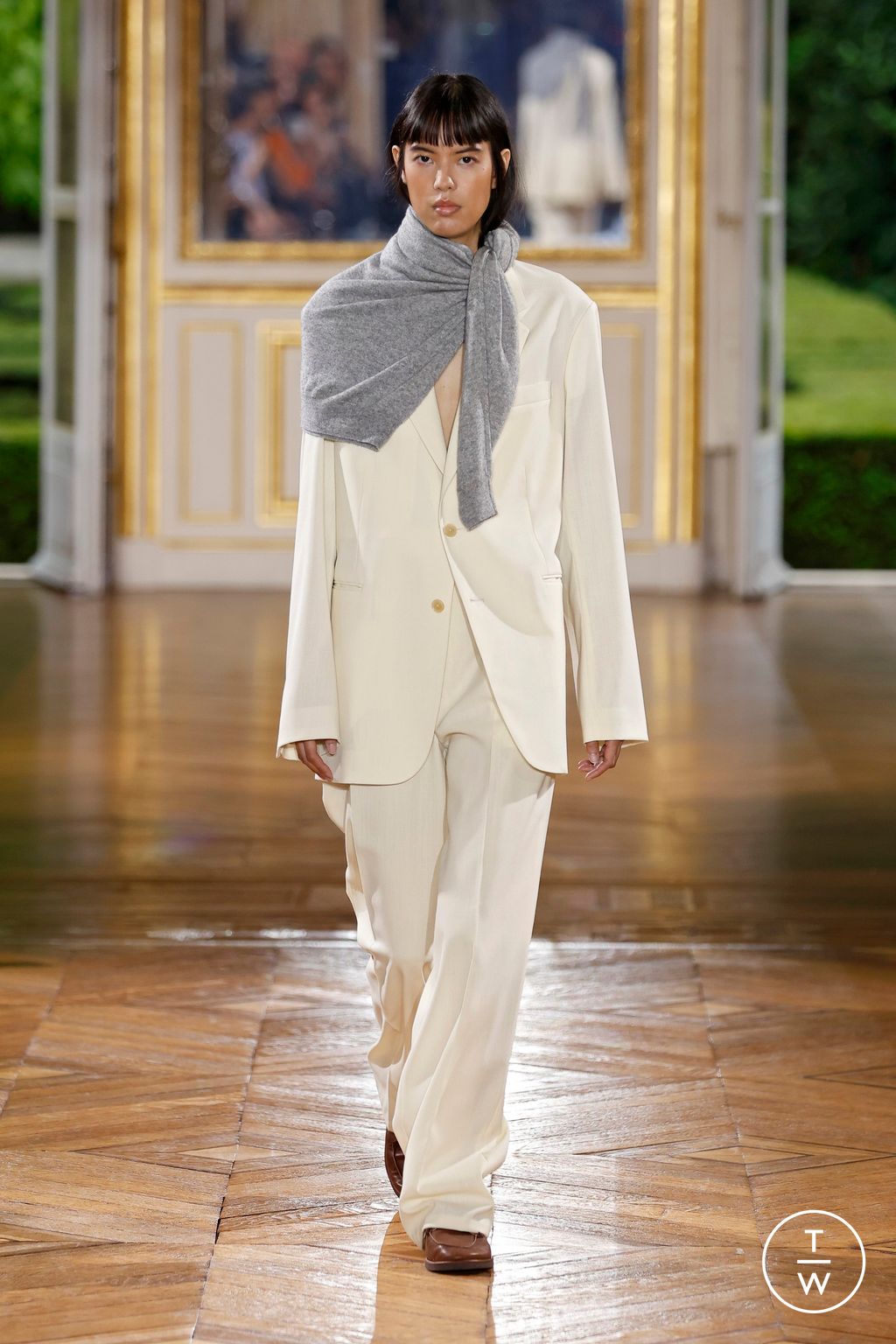 Fashion Week Paris Spring-Summer 2025 look 2 from the AURALEE collection 男装
