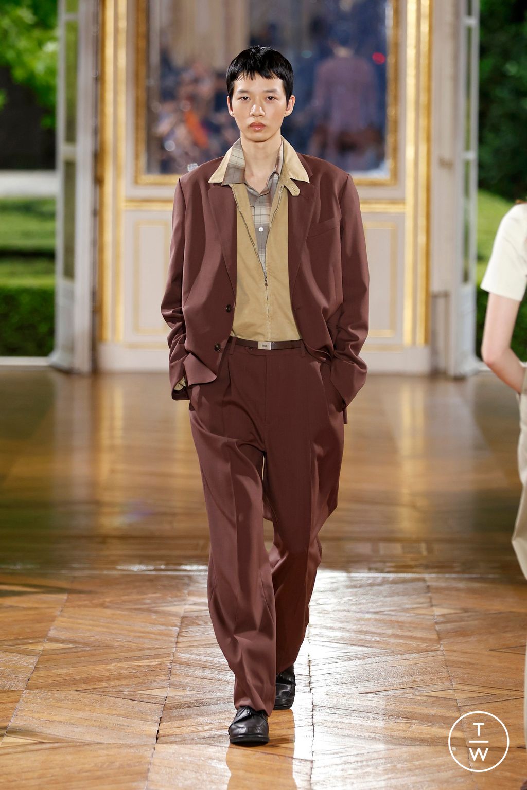 Fashion Week Paris Spring-Summer 2025 look 7 from the AURALEE collection menswear