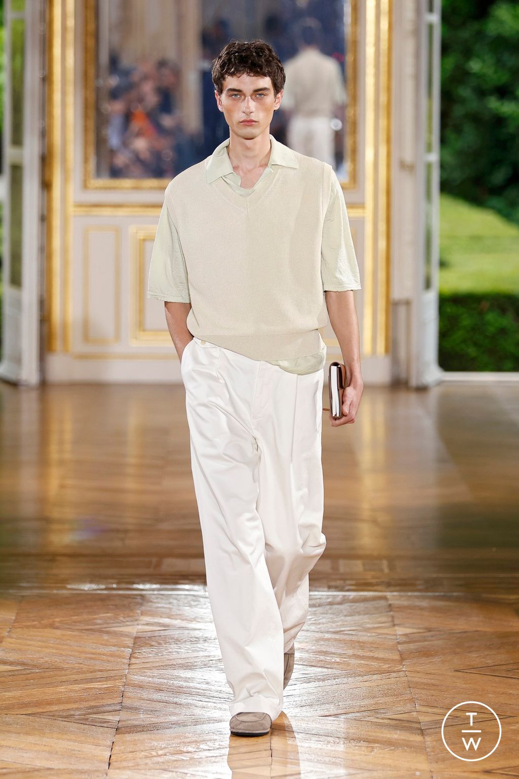 Fashion Week Paris Spring-Summer 2025 look 11 from the AURALEE collection menswear
