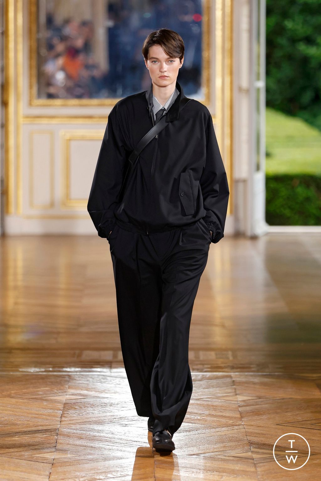 Fashion Week Paris Spring-Summer 2025 look 20 from the AURALEE collection menswear