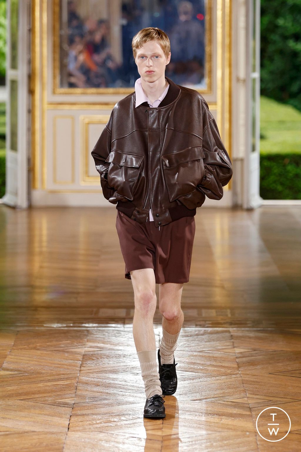 Fashion Week Paris Spring-Summer 2025 look 21 from the AURALEE collection menswear