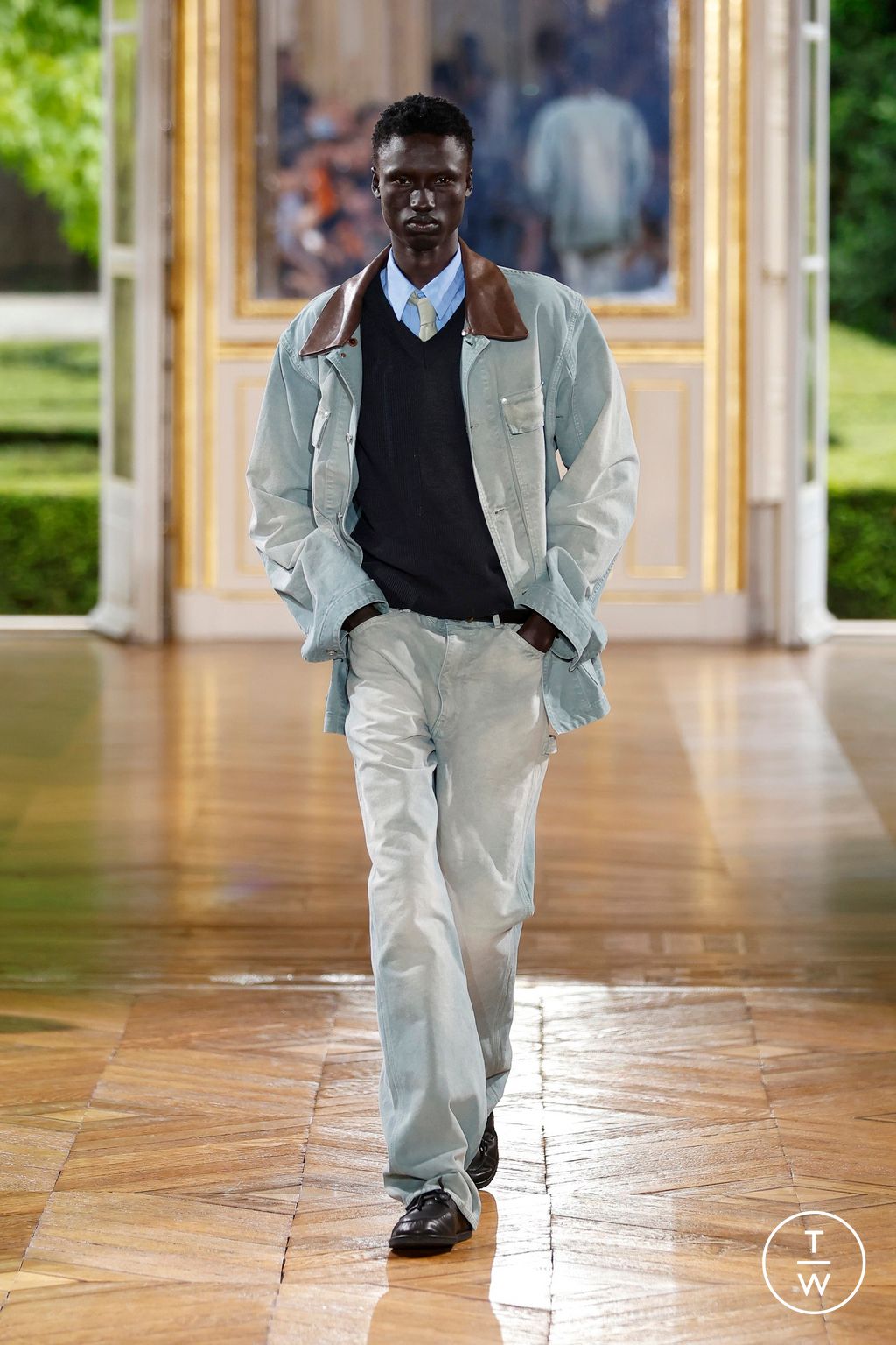Fashion Week Paris Spring-Summer 2025 look 24 from the AURALEE collection menswear