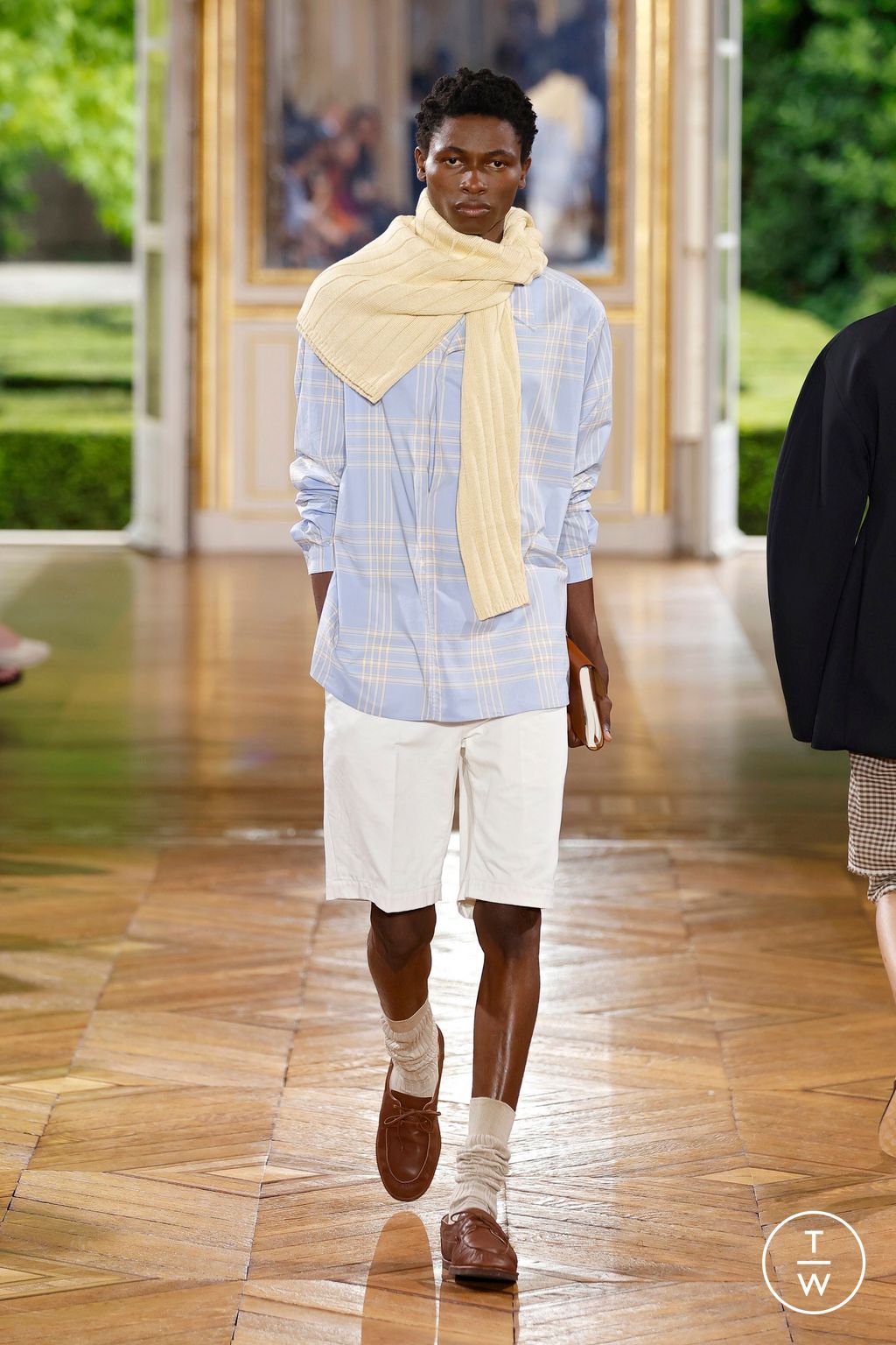 Fashion Week Paris Spring-Summer 2025 look 29 from the AURALEE collection menswear
