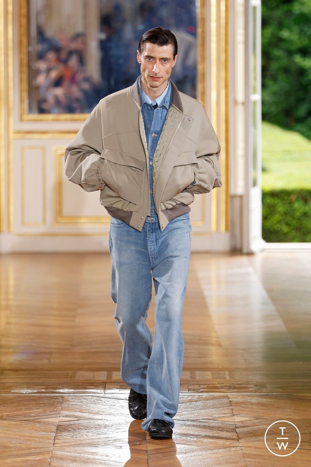 Fashion Week Paris Spring-Summer 2025 look 34 from the AURALEE collection menswear