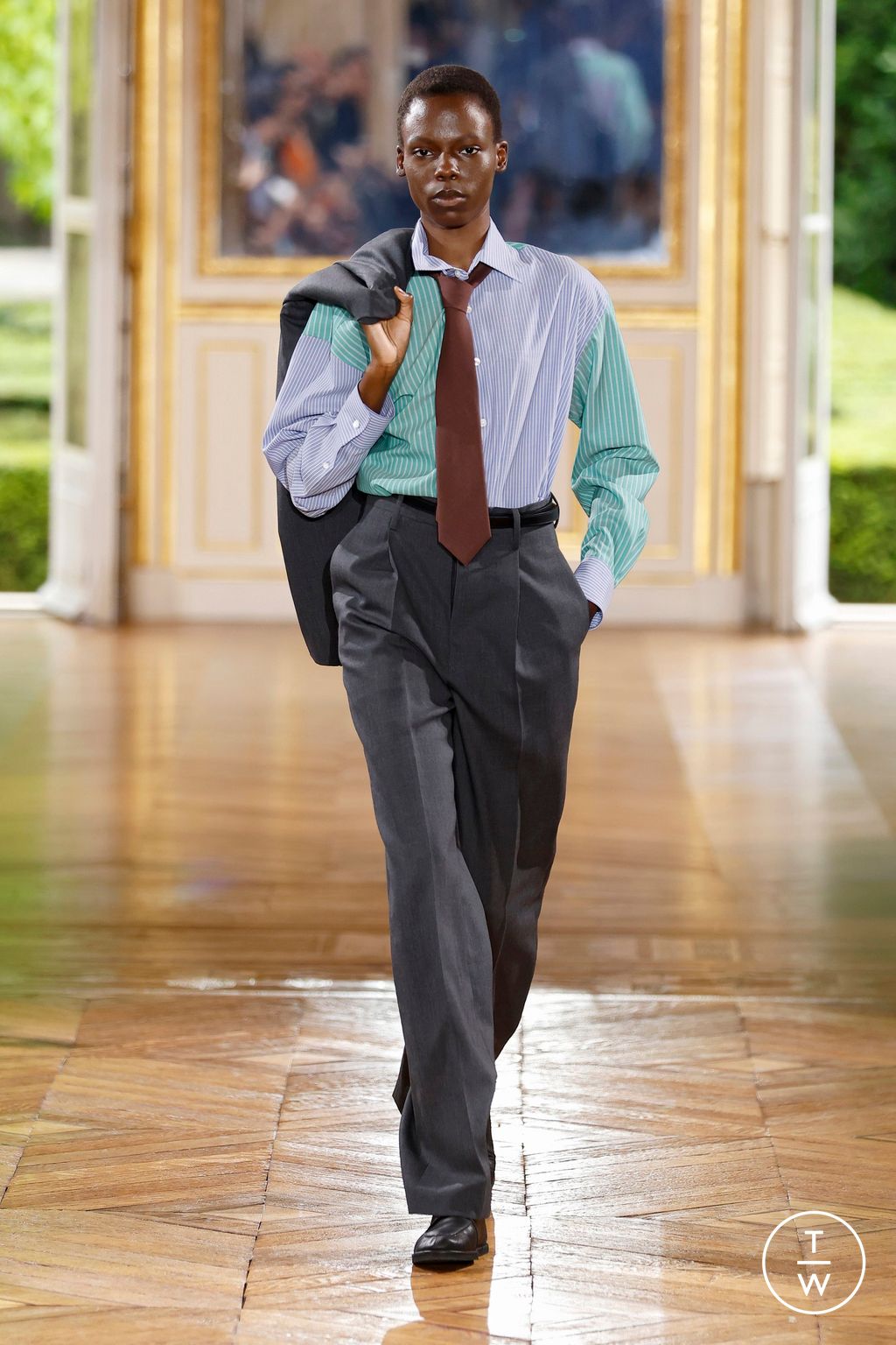 Fashion Week Paris Spring-Summer 2025 look 37 from the AURALEE collection menswear