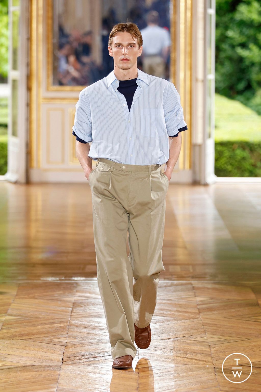 Fashion Week Paris Spring-Summer 2025 look 40 from the AURALEE collection menswear