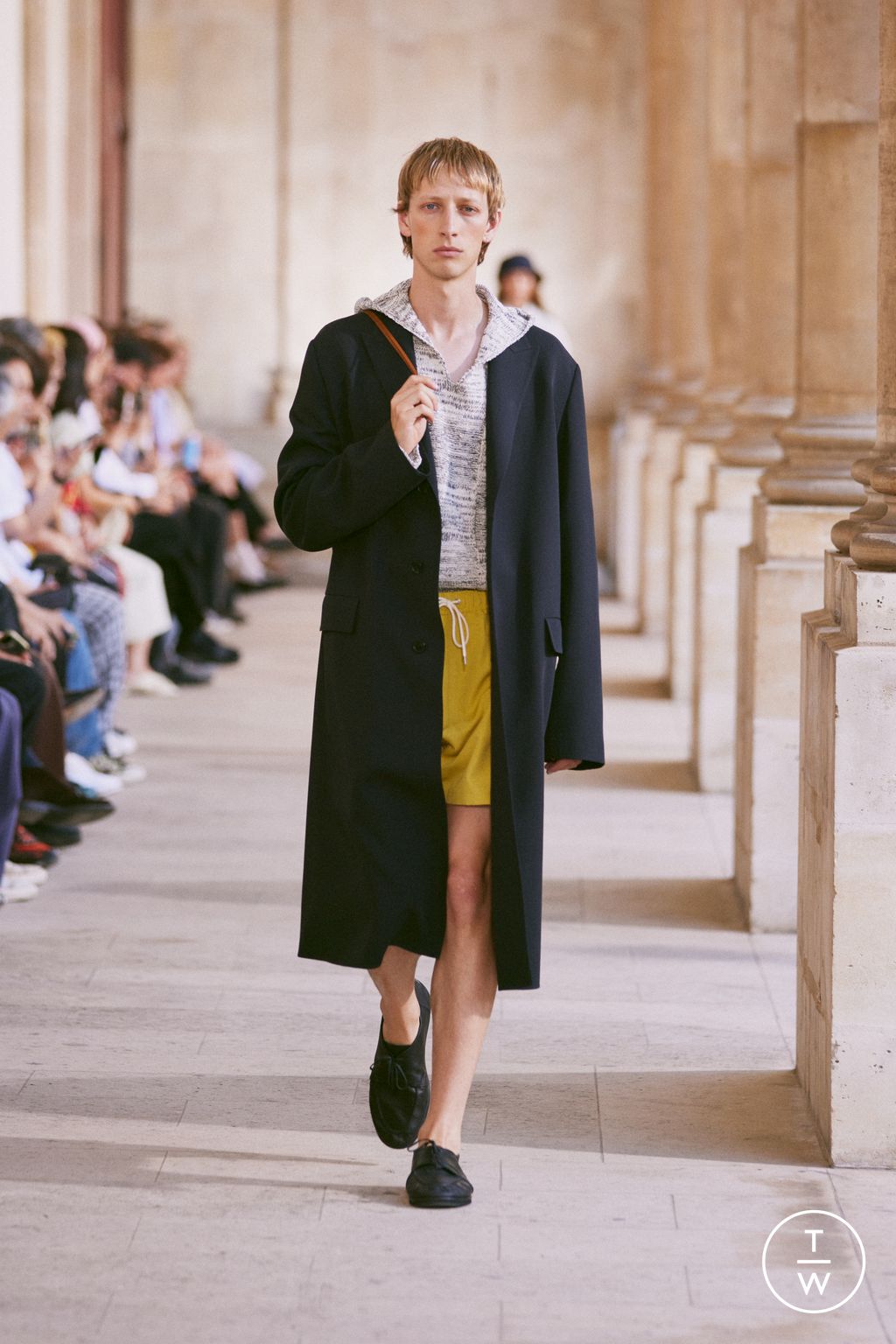 Fashion Week Paris Spring/Summer 2026 look 11 from the AURALEE collection menswear