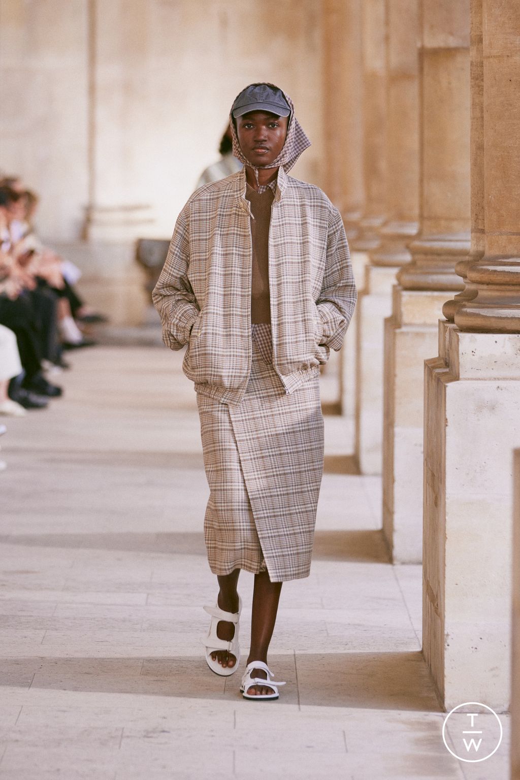 Fashion Week Paris Spring/Summer 2026 look 14 from the AURALEE collection menswear