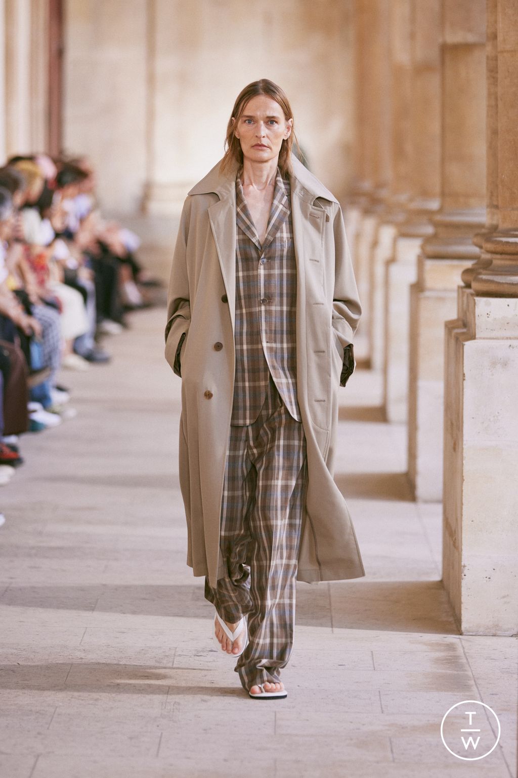 Fashion Week Paris Spring/Summer 2026 look 24 from the AURALEE collection menswear