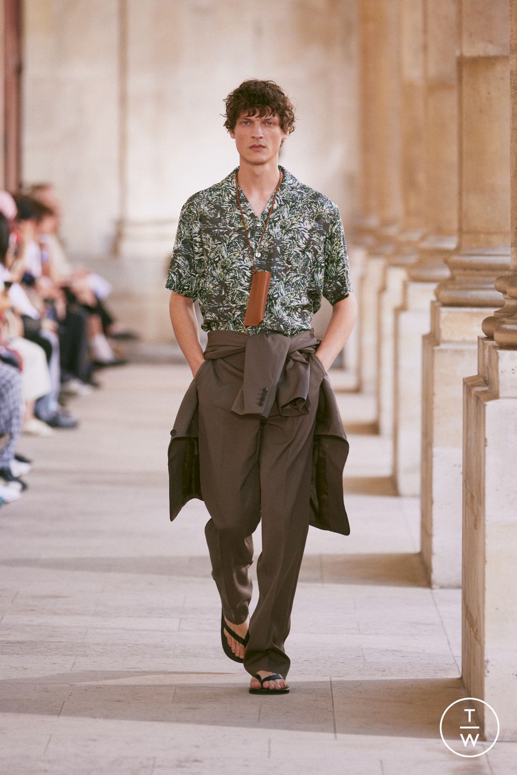 Fashion Week Paris Spring/Summer 2026 look 25 from the AURALEE collection menswear