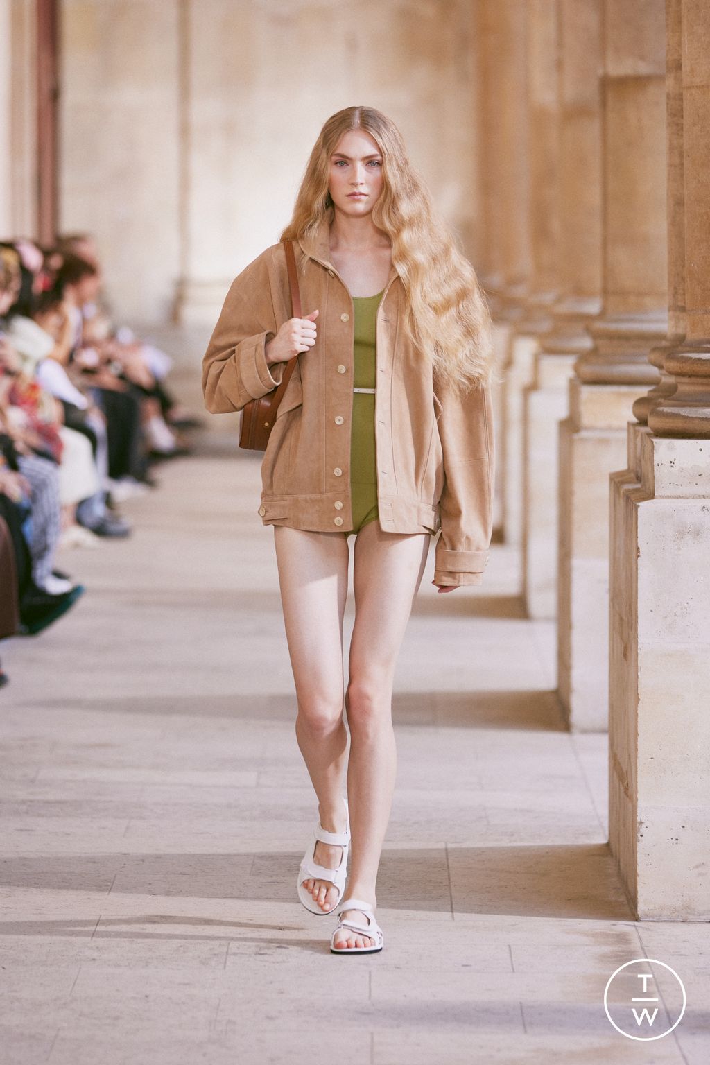 Fashion Week Paris Spring/Summer 2026 look 34 from the AURALEE collection menswear