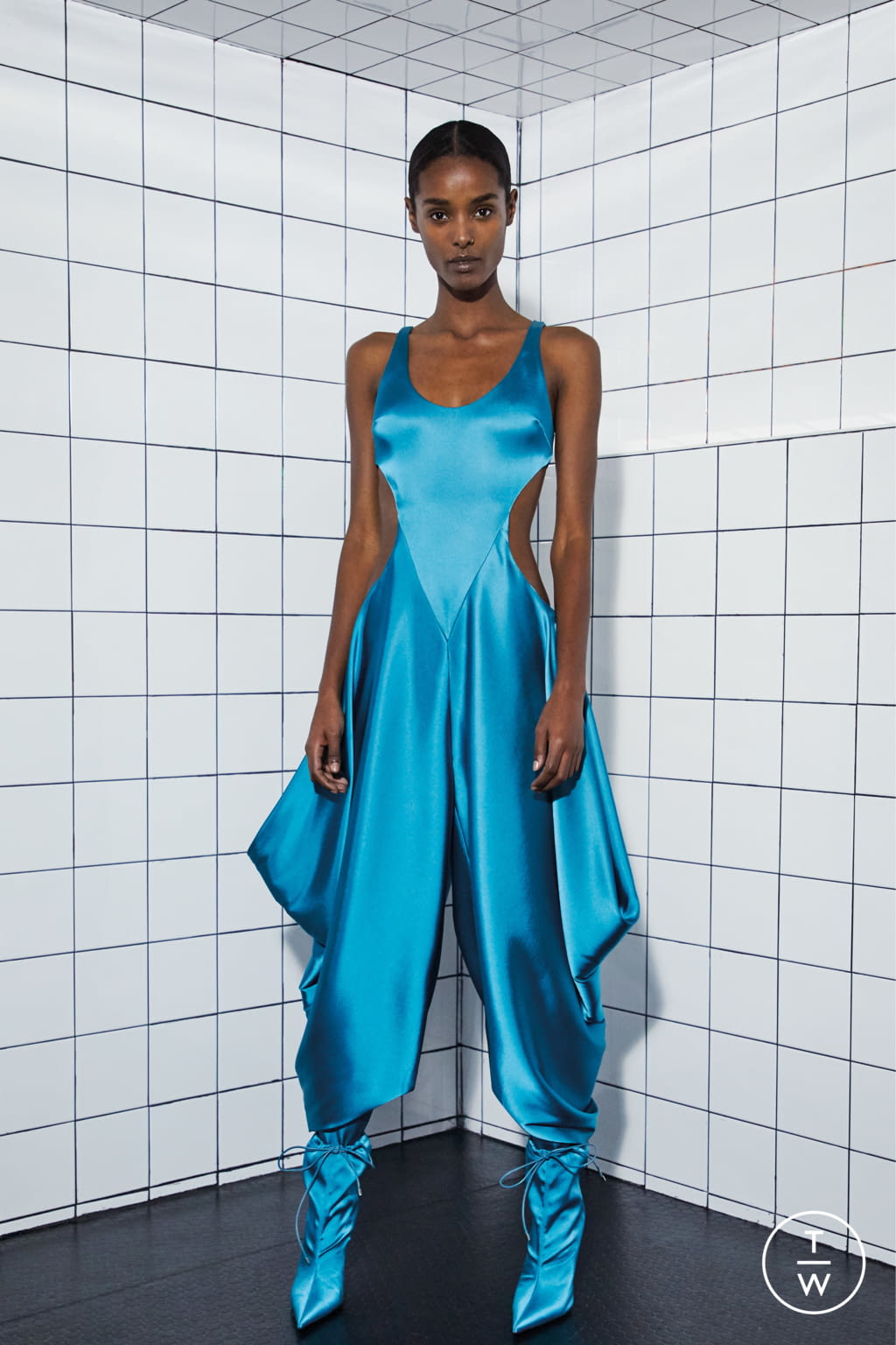 Fashion Week Paris Spring/Summer 2021 look 25 from the Alexandre Vauthier collection couture
