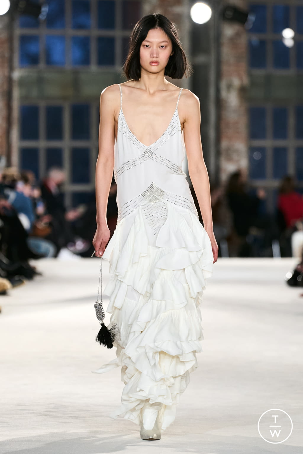 Fashion Week Paris Spring/Summer 2022 look 1 from the Alexandre Vauthier collection 高级定制