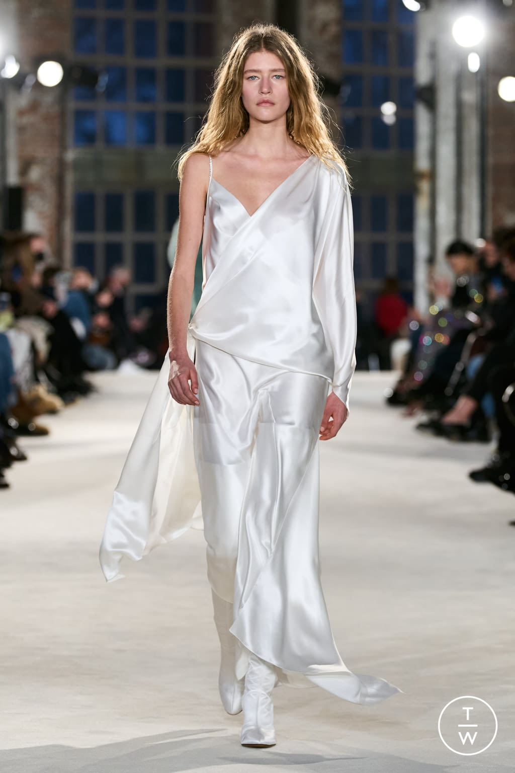 Fashion Week Paris Spring/Summer 2022 look 4 from the Alexandre Vauthier collection couture