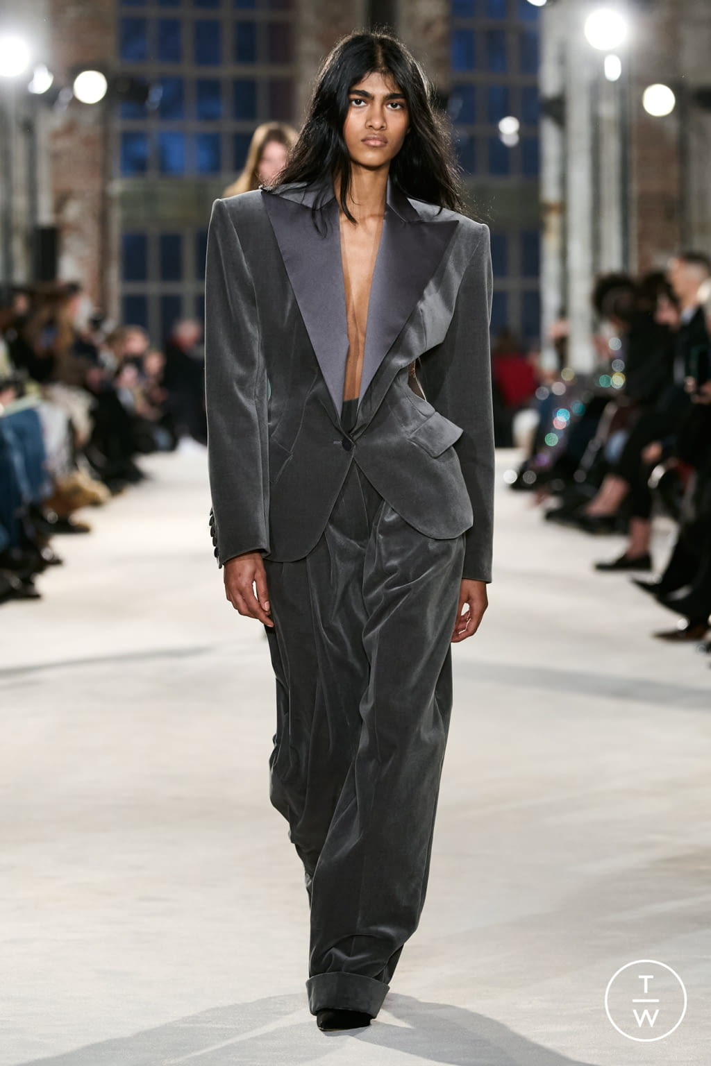 Fashion Week Paris Spring/Summer 2022 look 17 from the Alexandre Vauthier collection couture