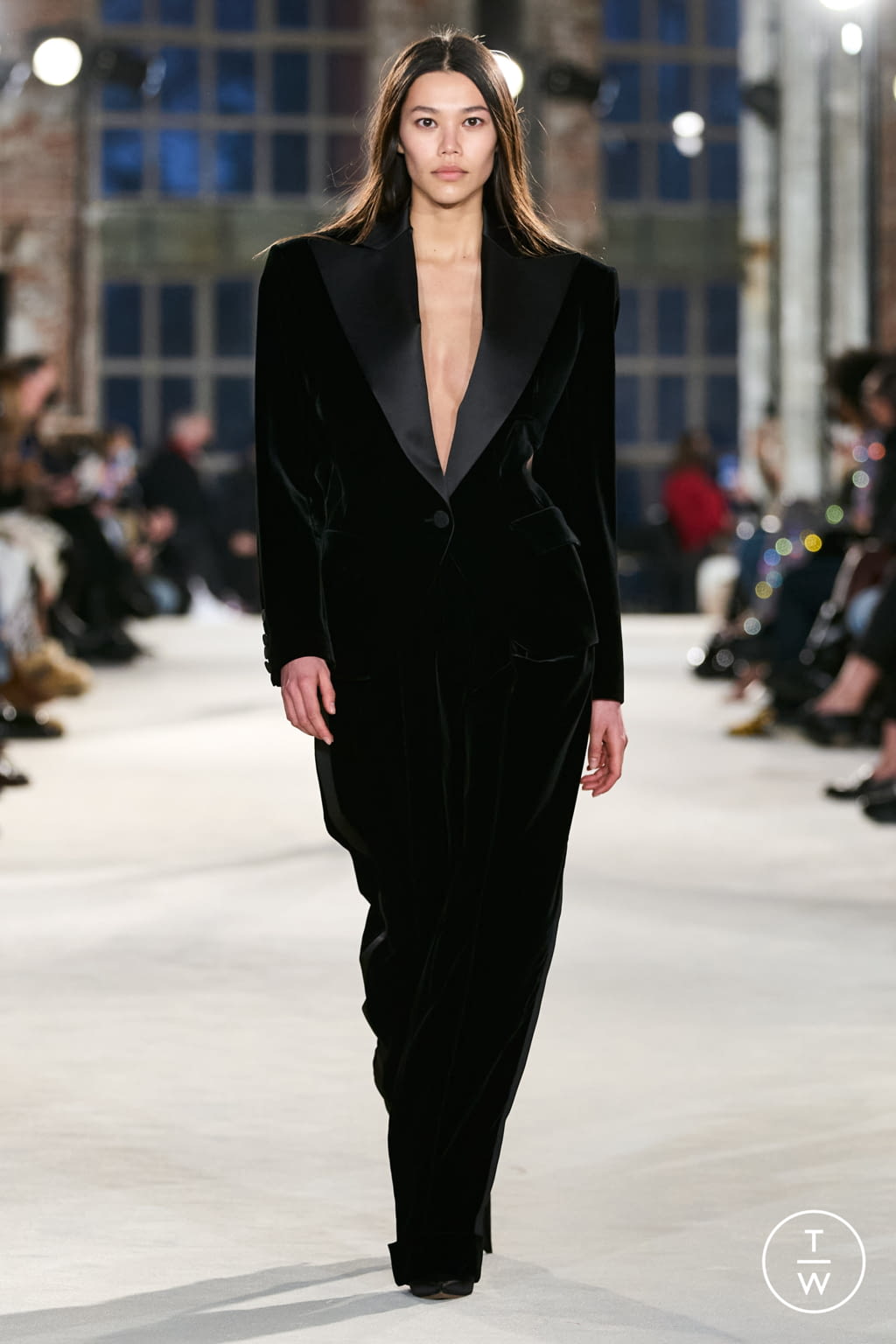 Fashion Week Paris Spring/Summer 2022 look 24 from the Alexandre Vauthier collection couture