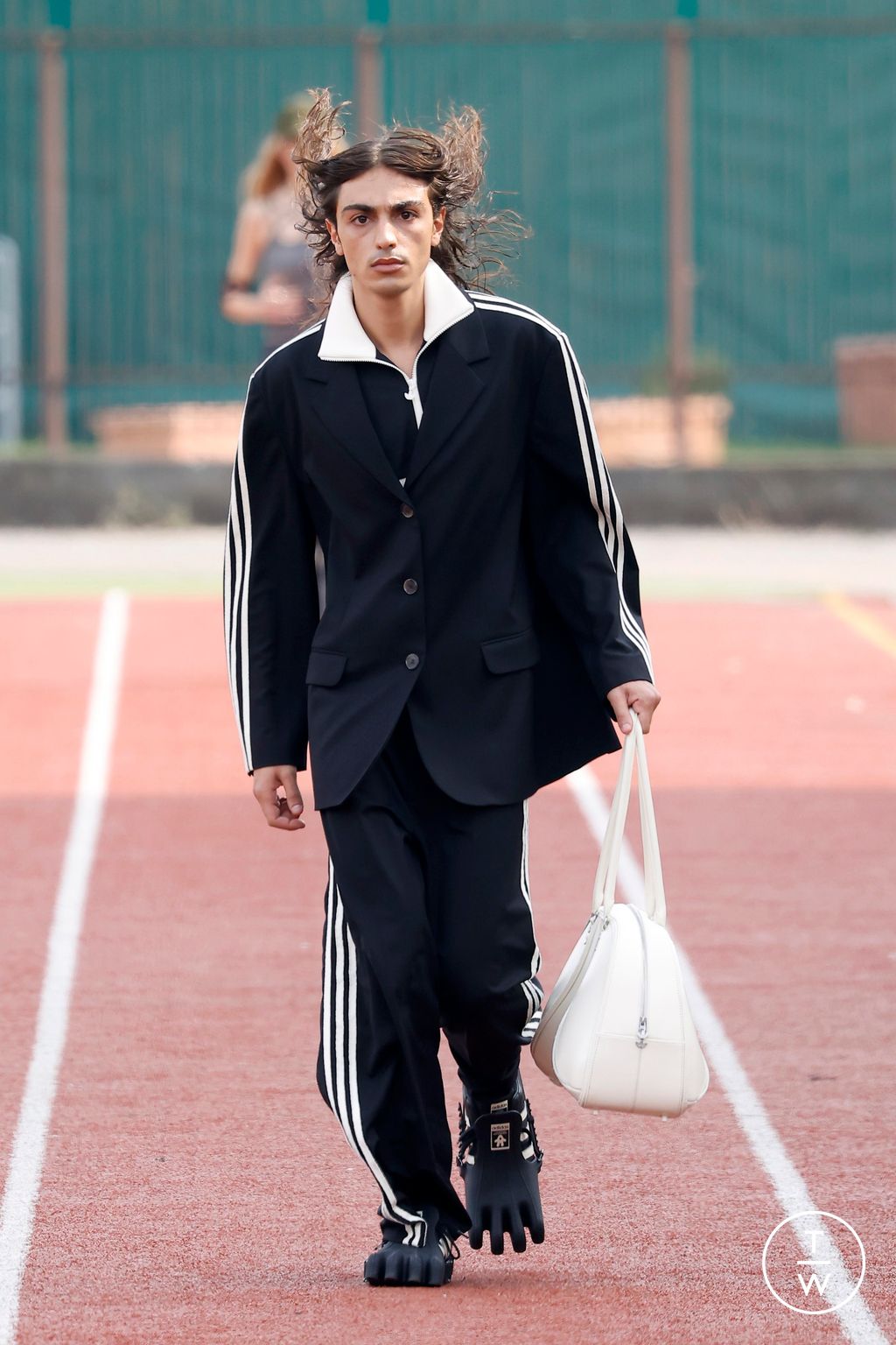 Fashion Week Milan Spring/Summer 2025 look 4 from the AVAVAV collection 女装