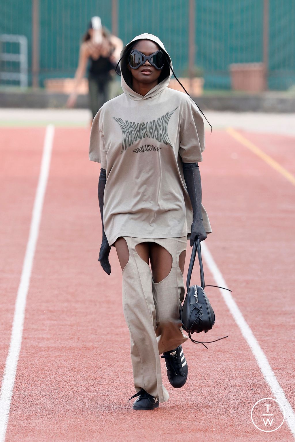 Fashion Week Milan Spring/Summer 2025 look 7 from the AVAVAV collection 女装