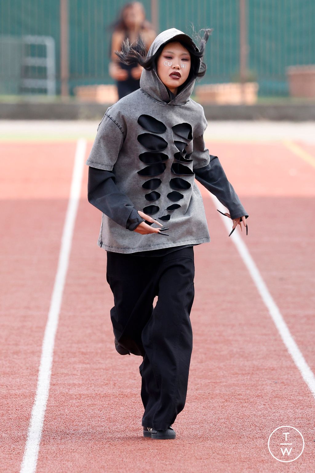 Fashion Week Milan Spring/Summer 2025 look 11 from the AVAVAV collection 女装