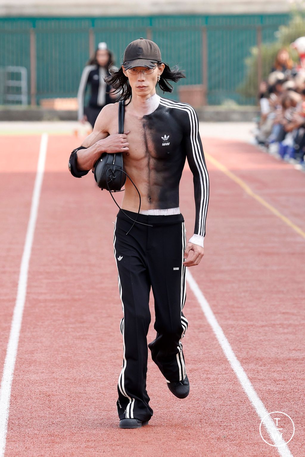 Fashion Week Milan Spring/Summer 2025 look 15 from the AVAVAV collection 女装