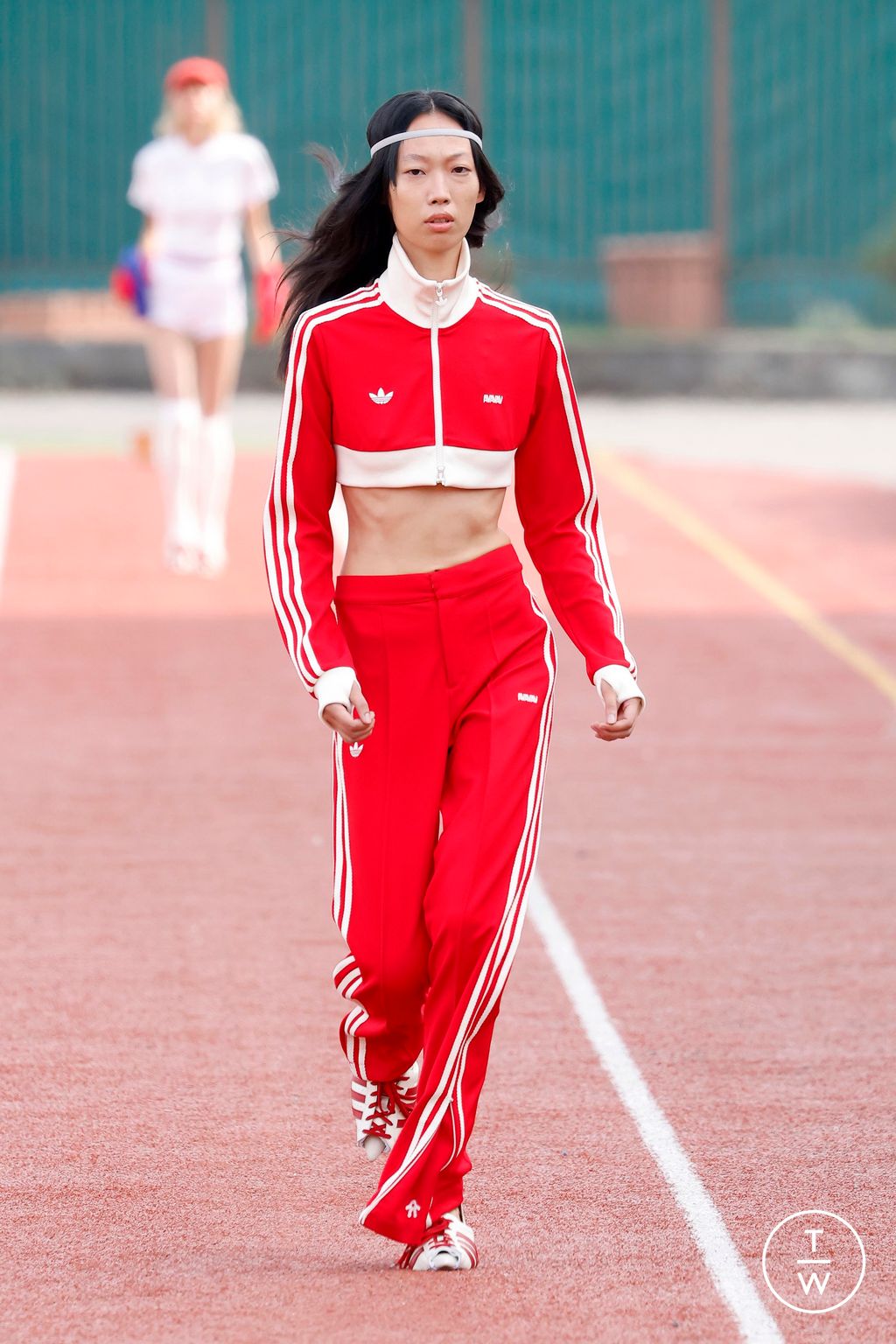 Fashion Week Milan Spring/Summer 2025 look 18 from the AVAVAV collection 女装