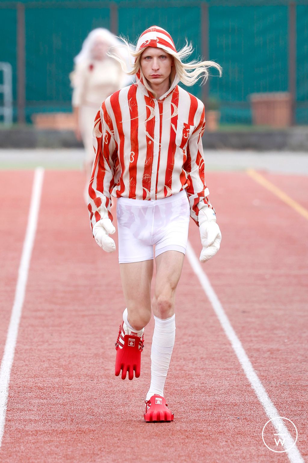 Fashion Week Milan Spring/Summer 2025 look 23 from the AVAVAV collection 女装