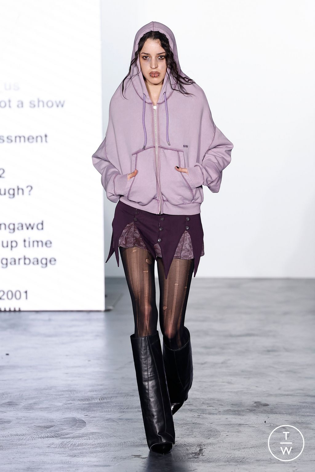 Fashion Week Milan Fall/Winter 2024 look 1 de la collection AVAVAV womenswear