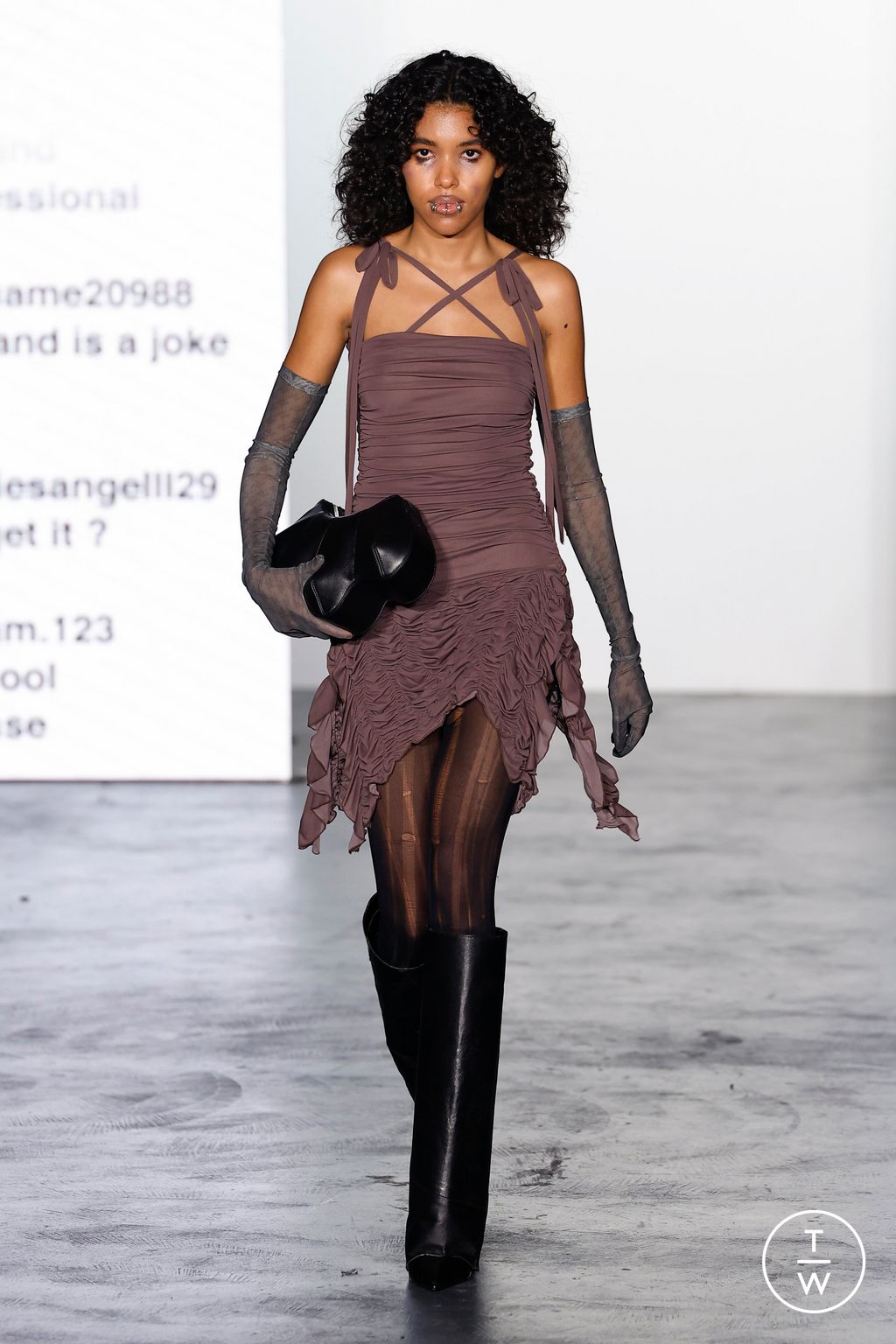 Fashion Week Milan Fall/Winter 2024 look 7 de la collection AVAVAV womenswear