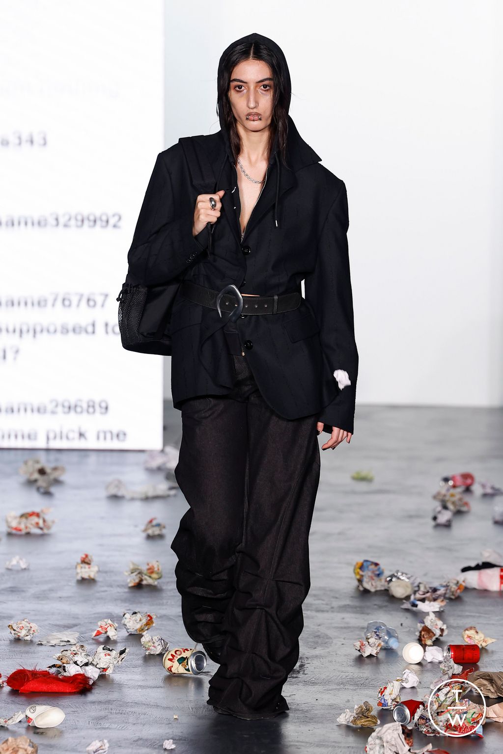 Fashion Week Milan Fall/Winter 2024 look 17 de la collection AVAVAV womenswear