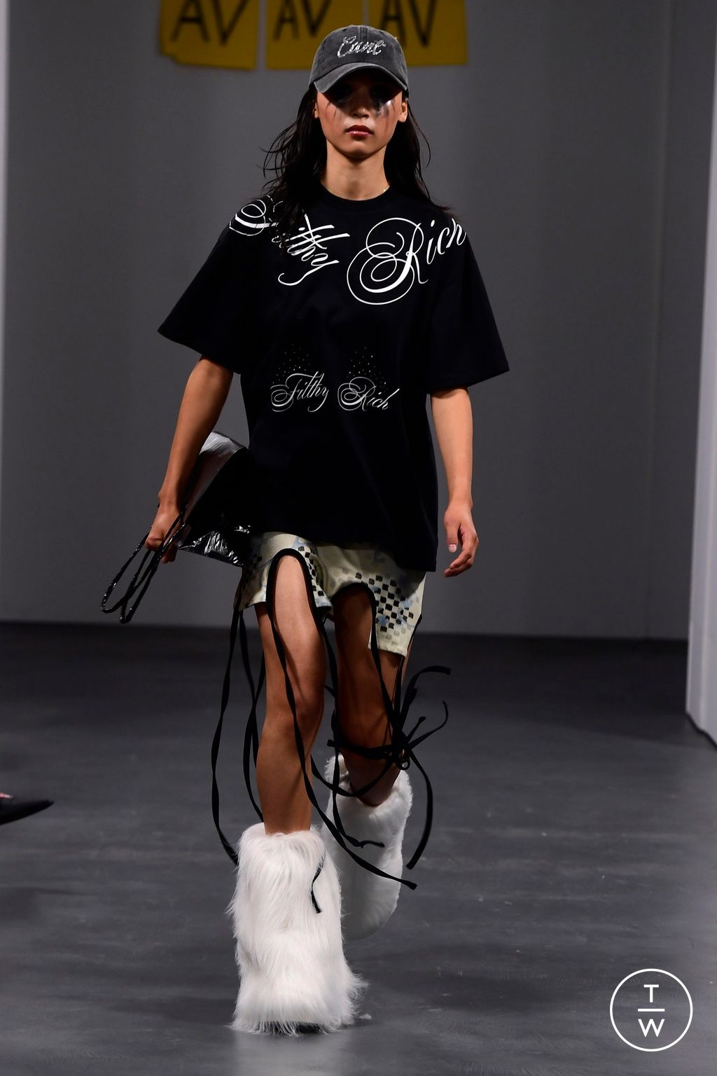 Fashion Week Milan Spring/Summer 2024 look 14 de la collection AVAVAV womenswear