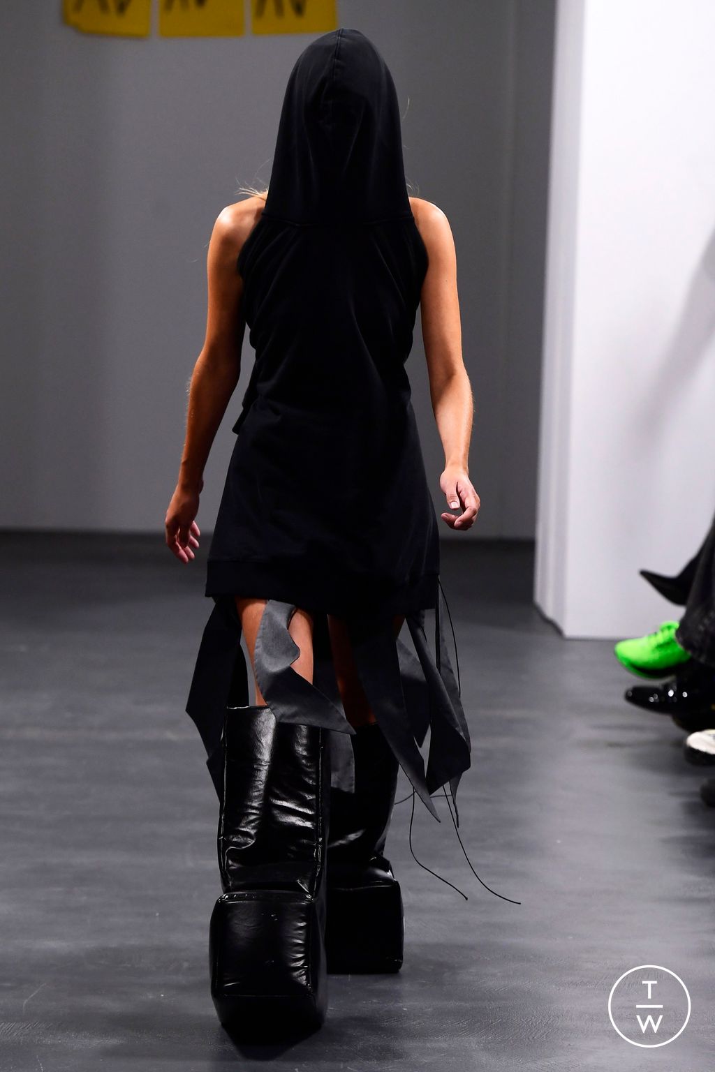 Fashion Week Milan Spring/Summer 2024 look 19 from the AVAVAV collection womenswear