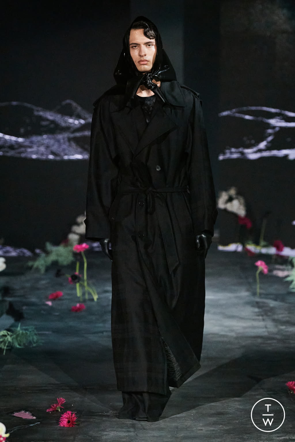 Fashion Week Paris Fall/Winter 2022 look 19 from the AVELLANO collection womenswear