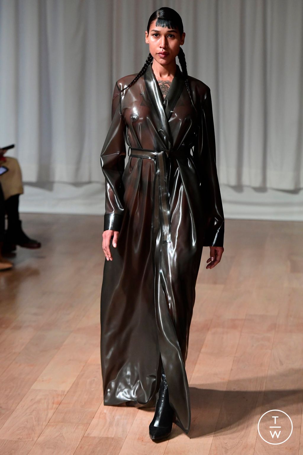 Fashion Week Paris Fall/Winter 2023 look 17 from the AVELLANO collection 女装