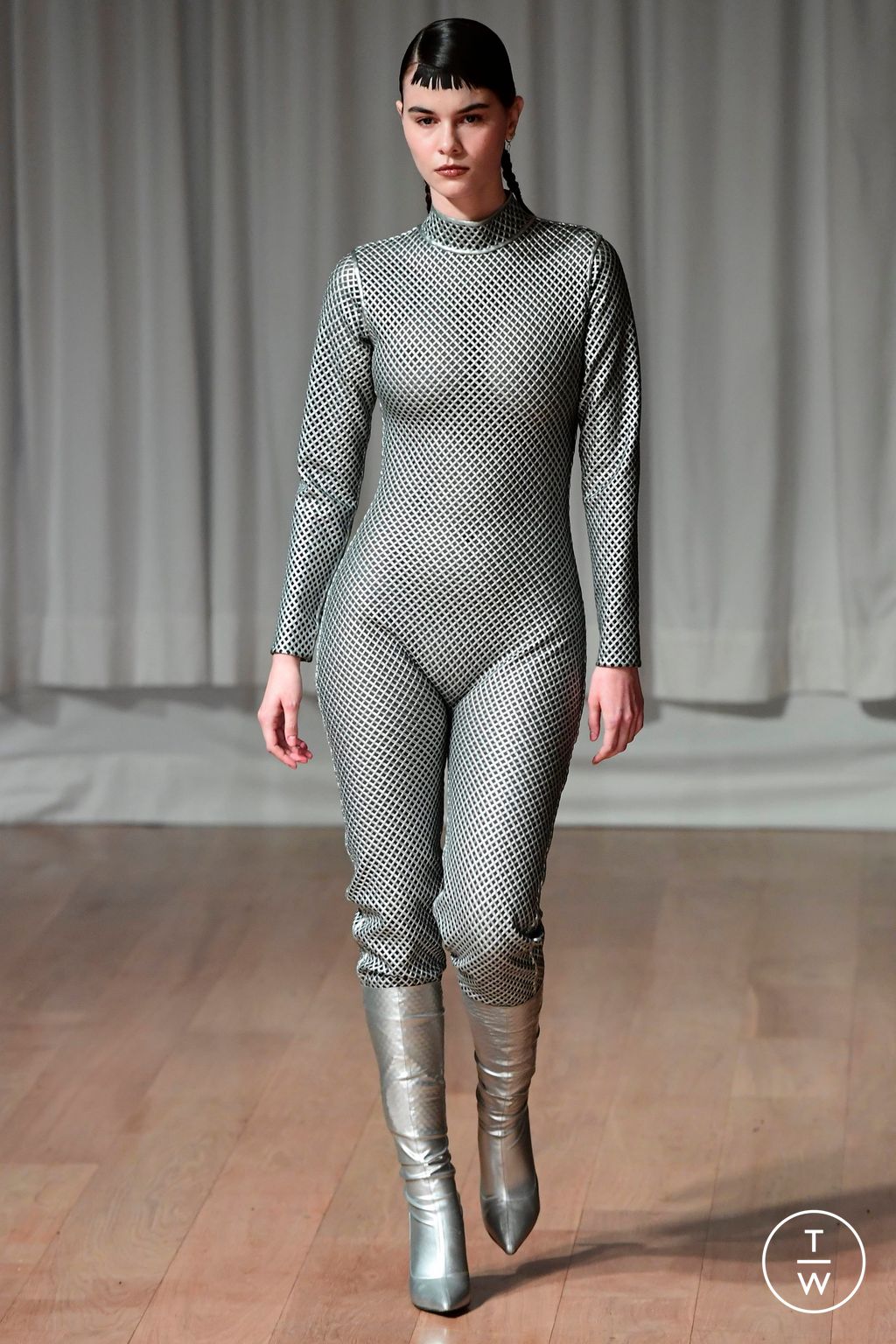 Fashion Week Paris Fall/Winter 2023 look 18 from the AVELLANO collection womenswear