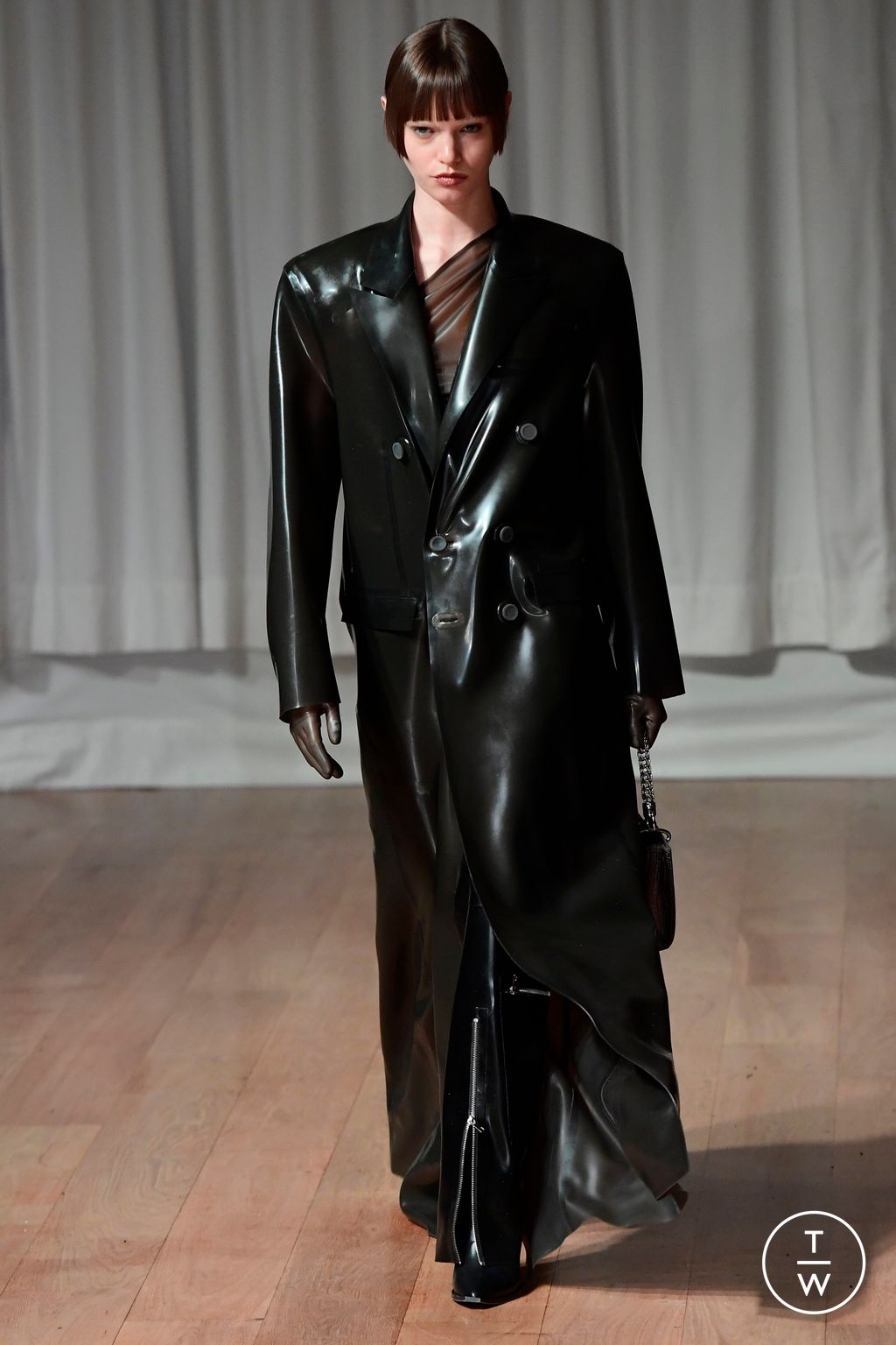 Fashion Week Paris Fall/Winter 2023 look 24 from the AVELLANO collection womenswear