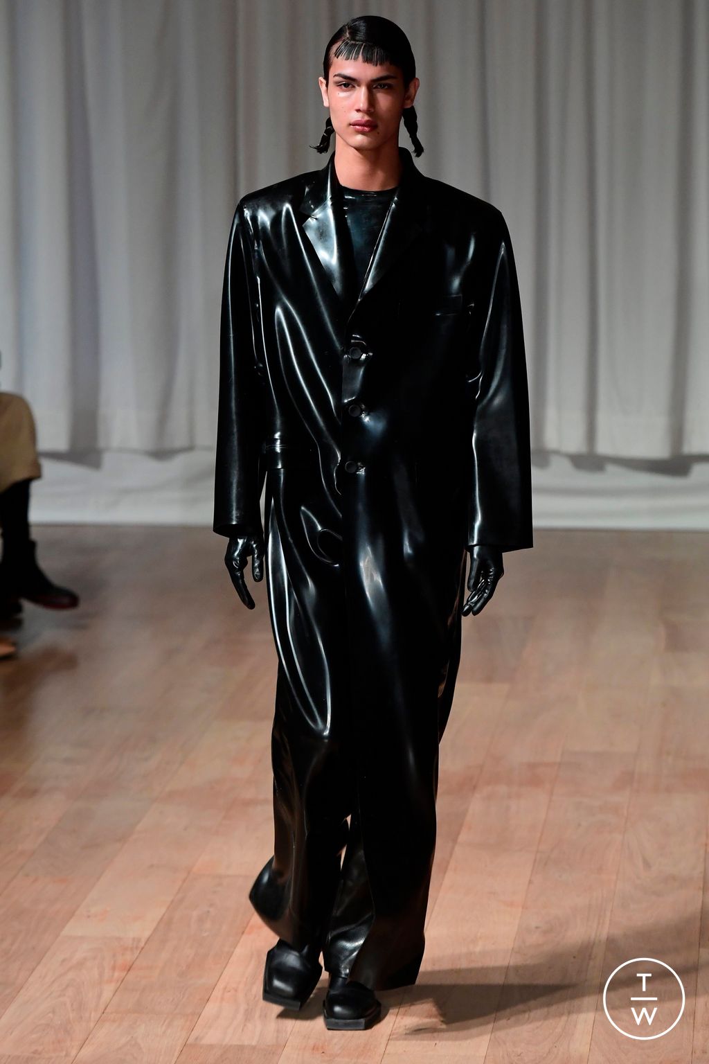 Fashion Week Paris Fall/Winter 2023 look 25 from the AVELLANO collection 女装