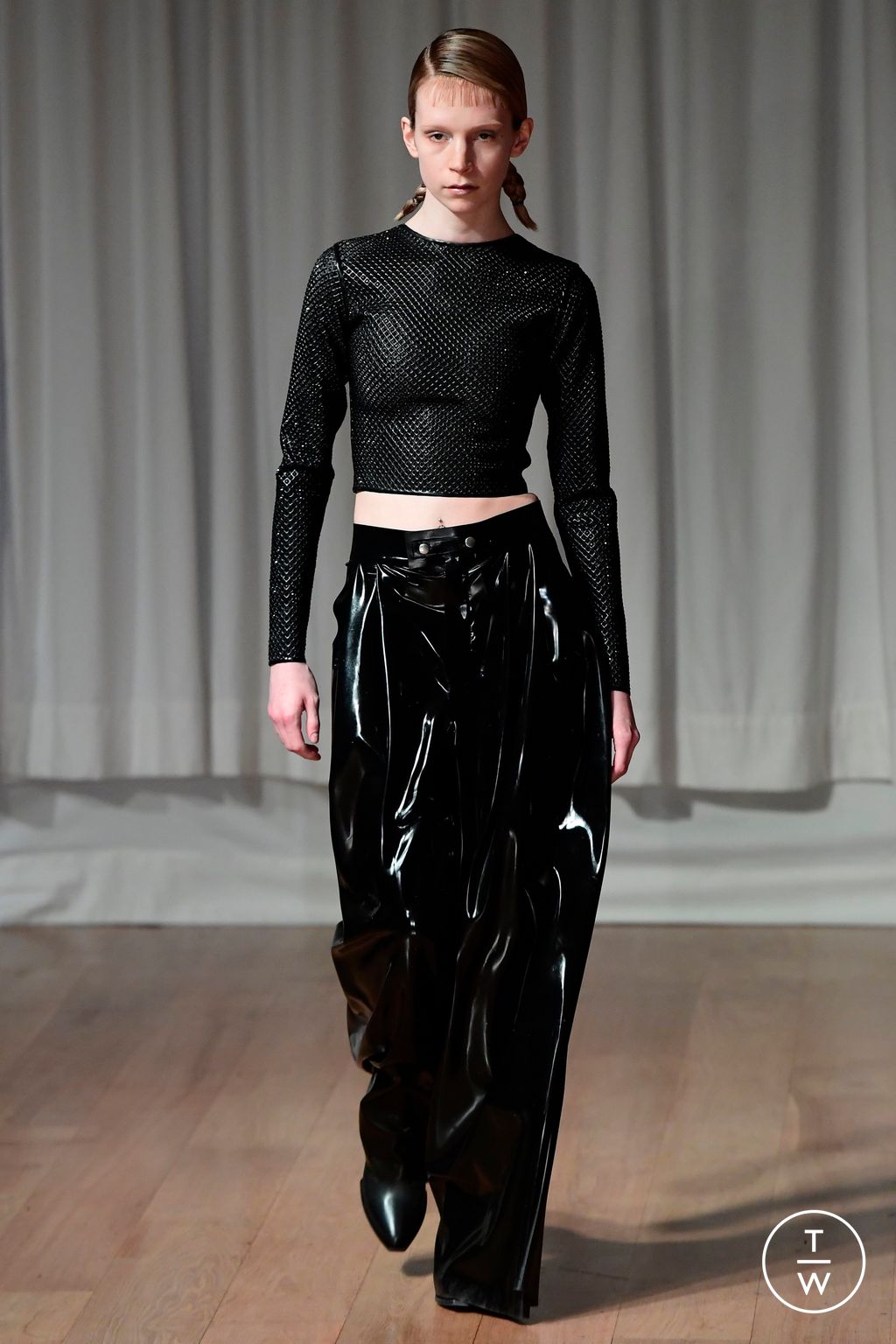 Fashion Week Paris Fall/Winter 2023 look 26 from the AVELLANO collection 女装