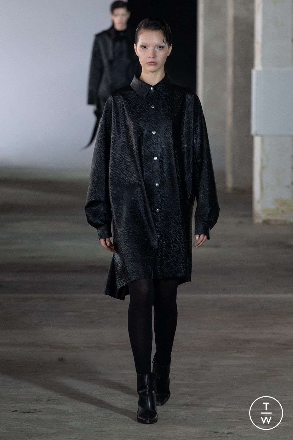 Fashion Week Paris Fall/Winter 2024 look 12 de la collection AVELLANO womenswear