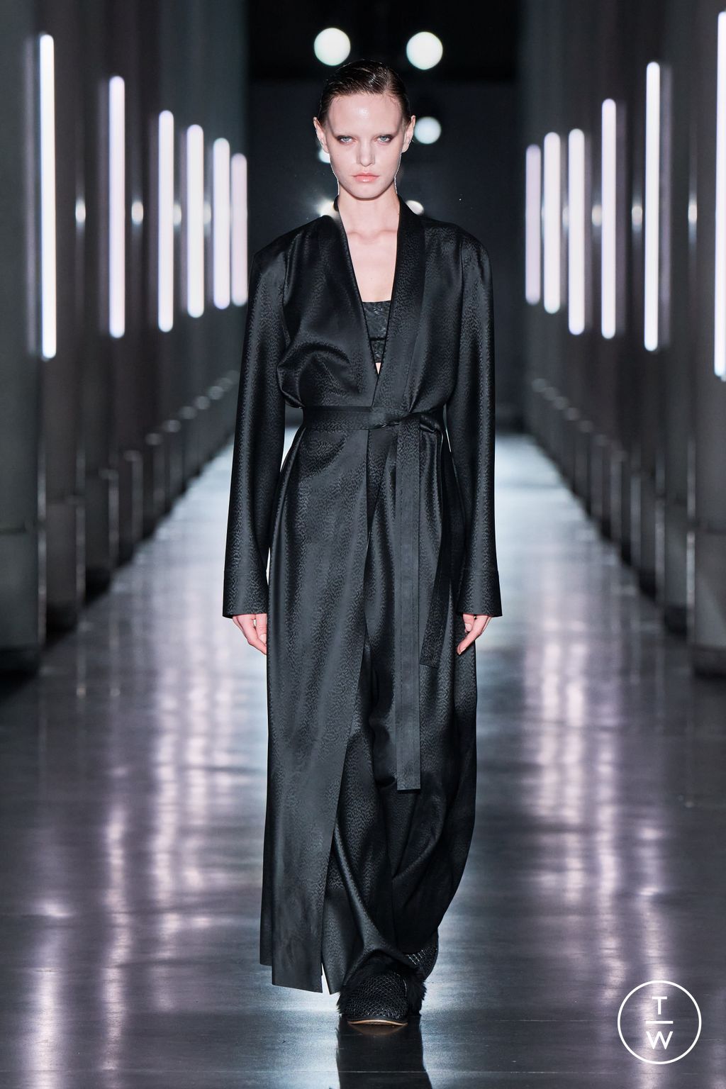 Fashion Week Paris Spring/Summer 2024 look 2 de la collection AVELLANO womenswear