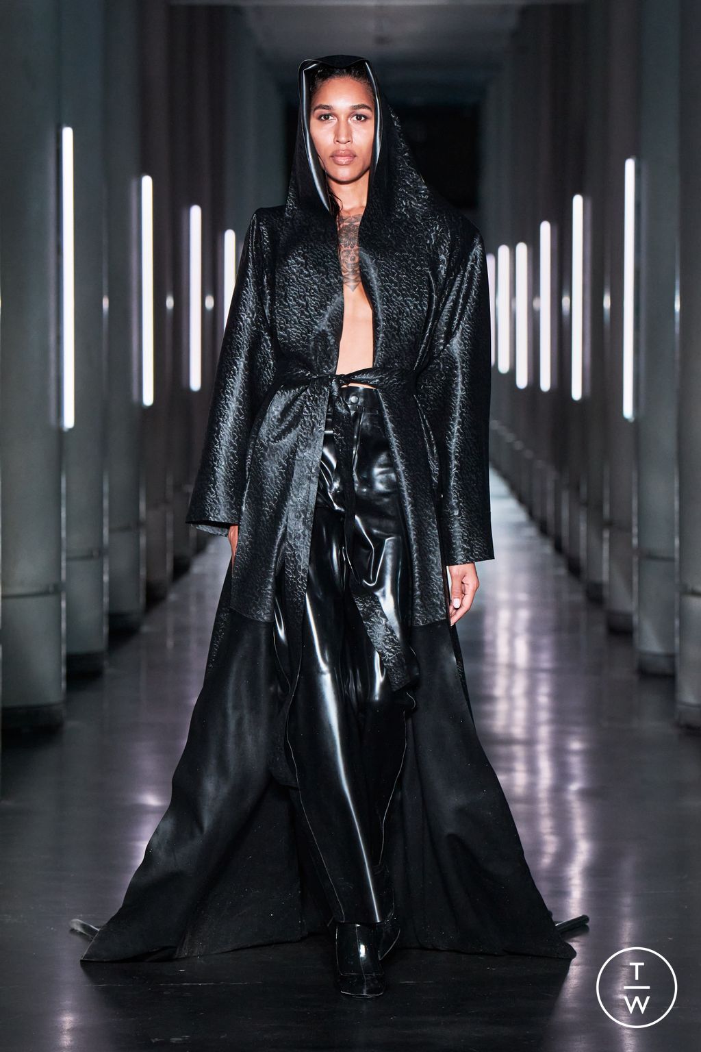 Fashion Week Paris Spring/Summer 2024 look 16 from the AVELLANO collection 女装