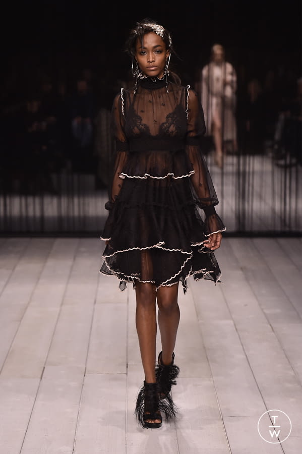 Fashion Week London Fall/Winter 2016 look 11 from the Alexander McQueen collection womenswear