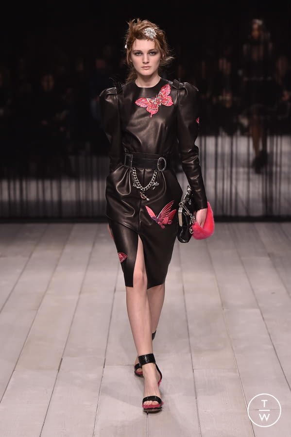 Fashion Week London Fall/Winter 2016 look 9 from the Alexander McQueen collection womenswear