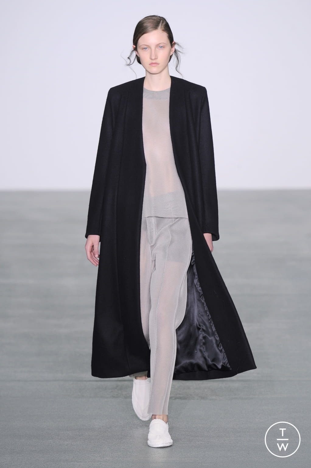 Fashion Week London Fall/Winter 2016 look 1 from the 1205 collection womenswear
