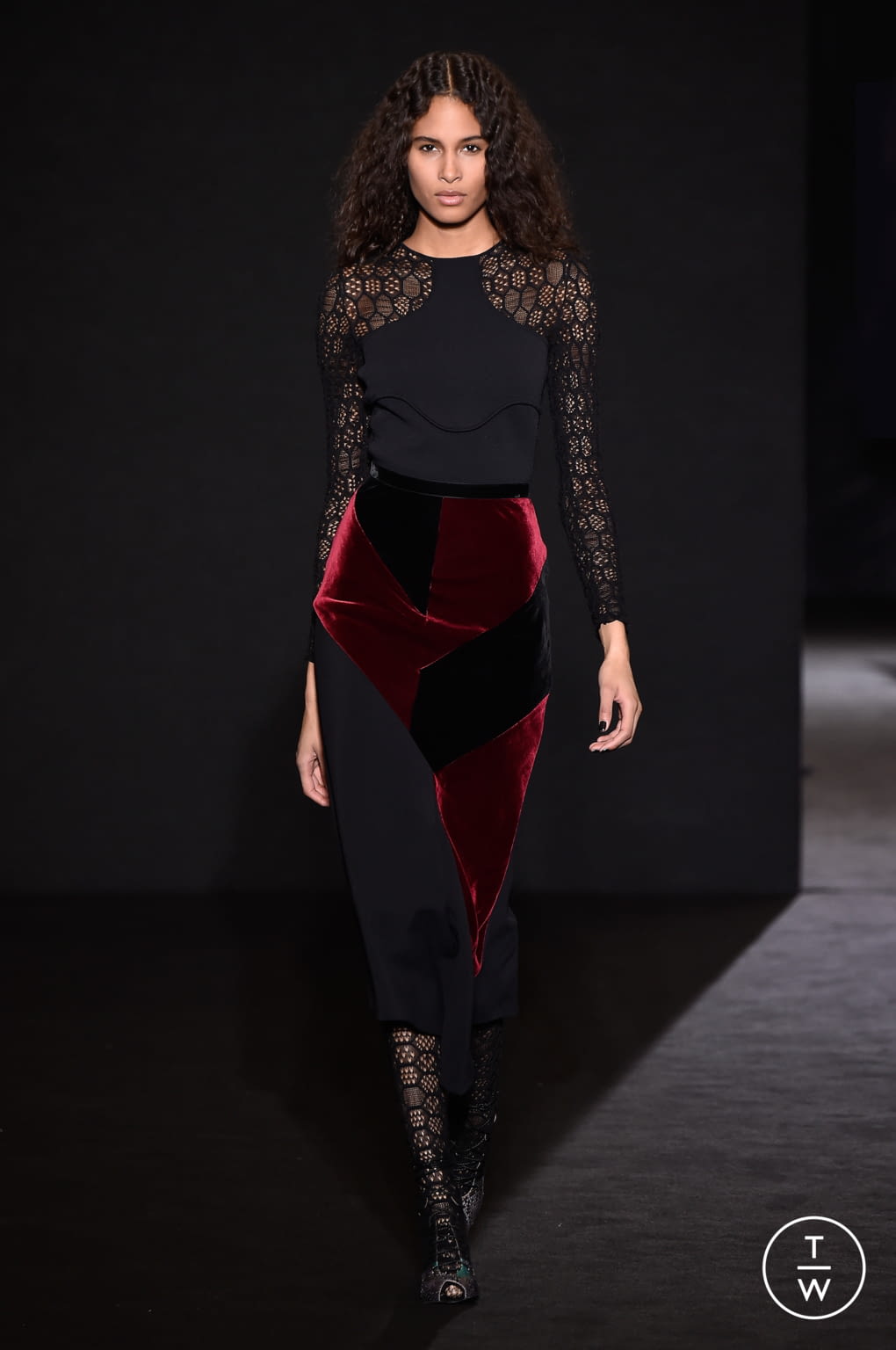 Fashion Week Paris Fall/Winter 2016 look 5 from the Roland Mouret collection womenswear